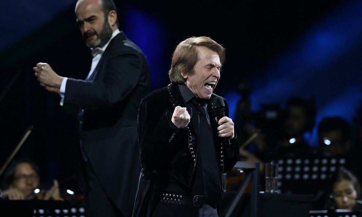 El cantante español Raphael ha sido nombrado como Persona del Año como parte de las actividades de los Latin Grammy que se realizarán el 13 de noviembre en Las Vegas.