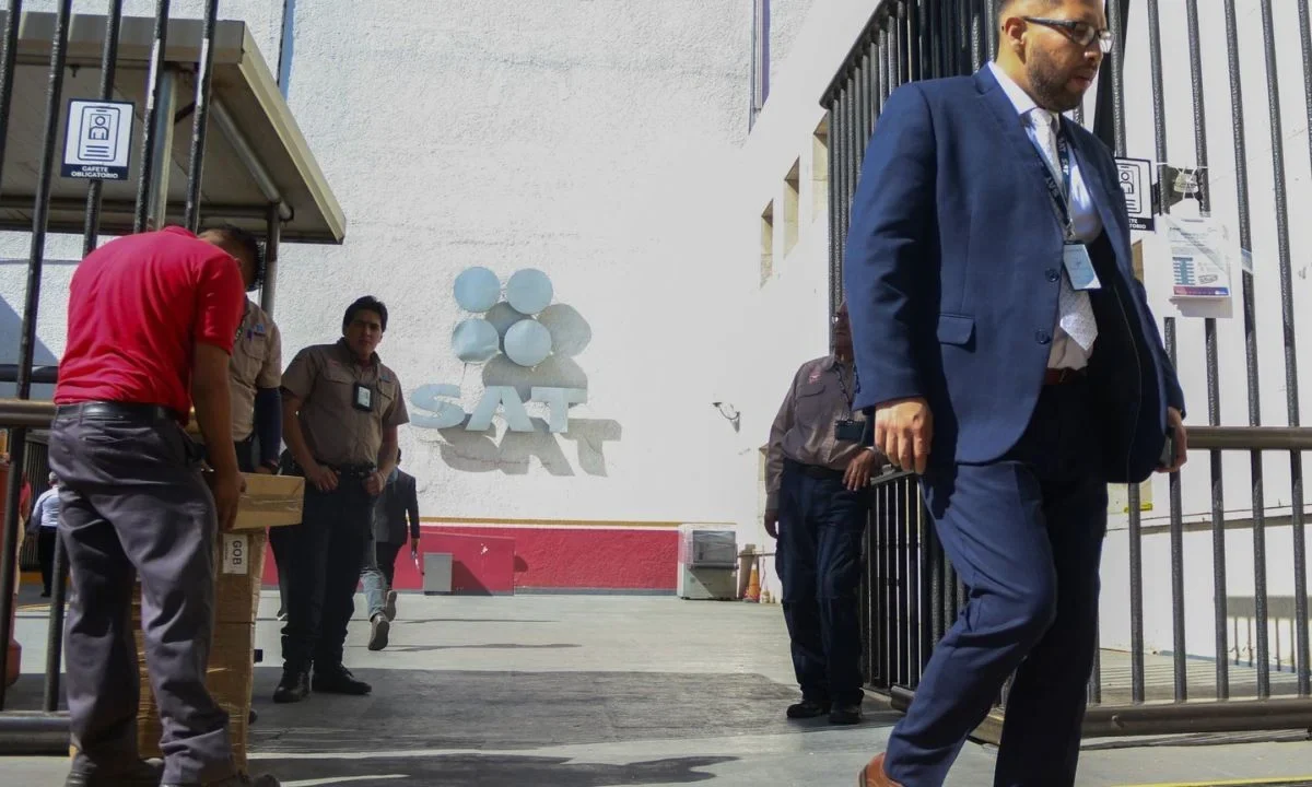 El Servicio de Administración Tributaria (SAT) informó que los ingresos tributarios alcanzaron un monto de 2 billones 411 mil 889 millones de pesos en el periodo enero-mayo de 2025.