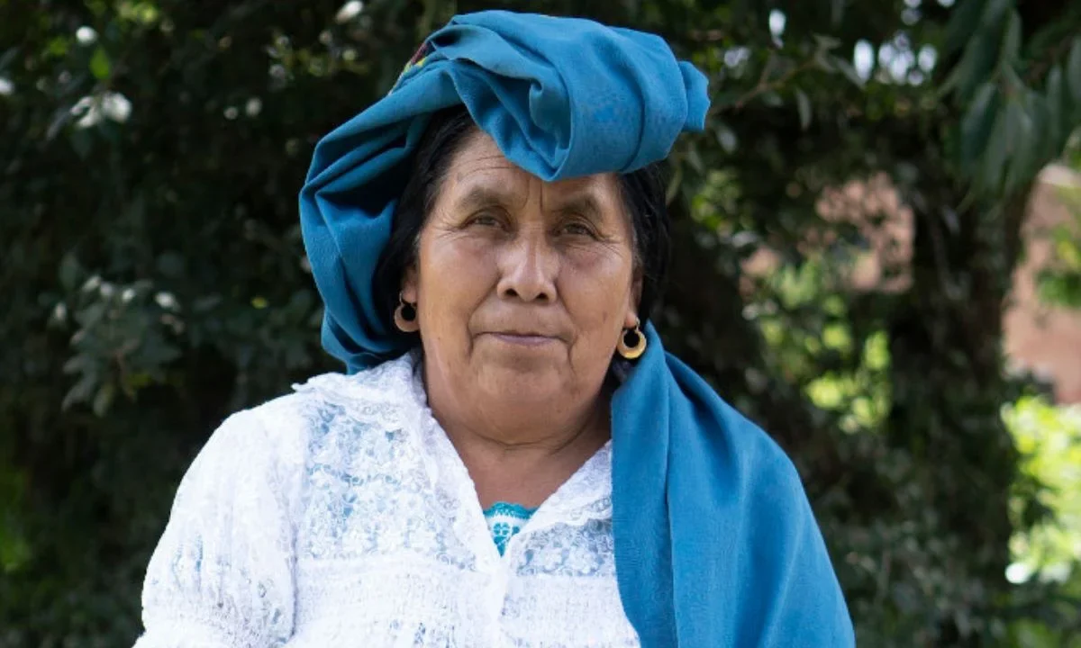 Retrato de la artista textil purépecha Juana Bravo Lázaro