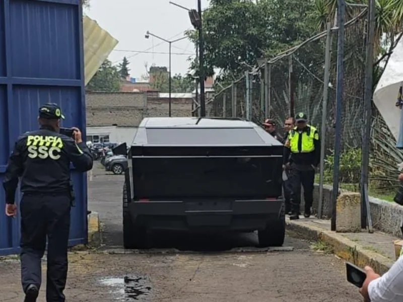 Remiten Cybertruck de Lichnovsky al corralón