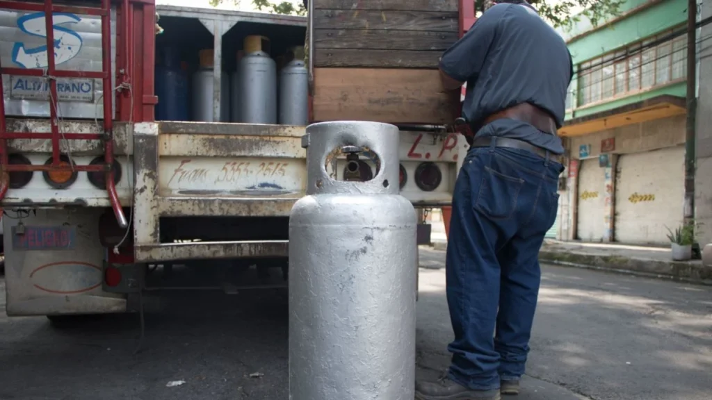 Repartidores de gas LP buscan cambiar la tarifa fija de distribución. Noticias en tiempo real