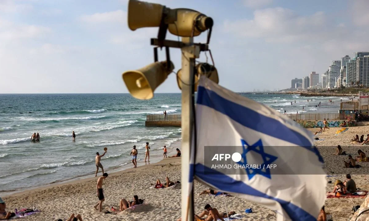 El Ejército de Israel reportó que detectaron al menos dos oleadas de misiles lanzados a su territorio durante las primeras horas del domingo.