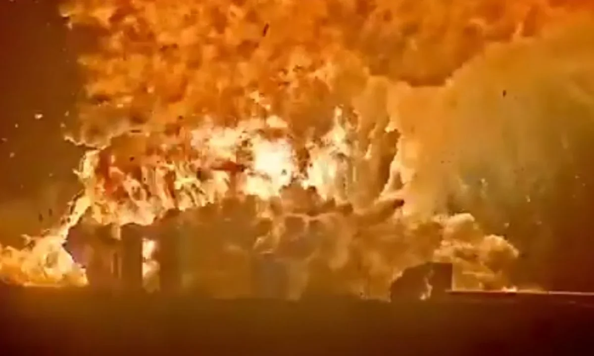 Reportan fuerte explosión en una base de SpaceX en Texas.