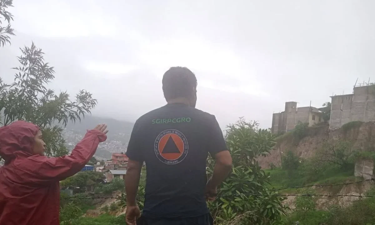 Reportan muerte de un niño de 2 años arrastrado por un arroyo en Guerrero tras paso de Erick.