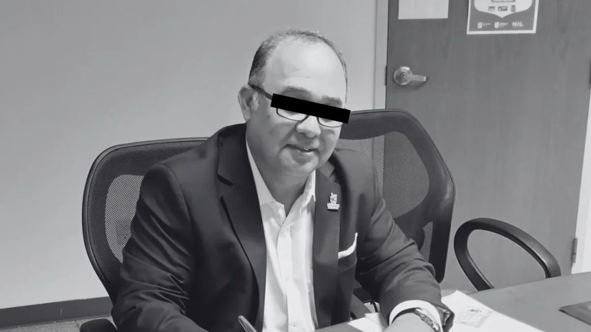 Tras sufrir ataque armado afuera de su casa, el Srio. del Ayuntamiento de Linares, Juan Pulido Díaz, murió mientras recibía atención médica.