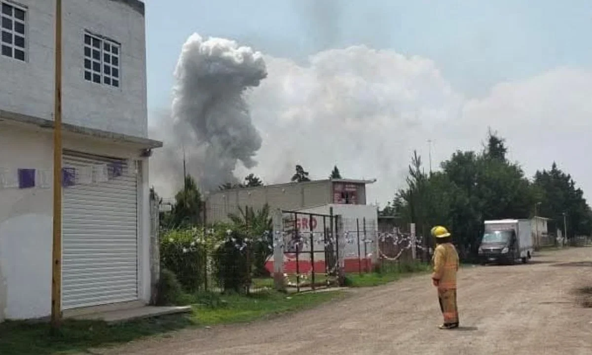 Reportan una segunda víctima mortal de la explosión en Tultepec.