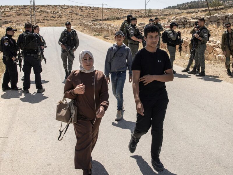 Restringen a prensa paso a tierra de cineasta palestino Basel Adra