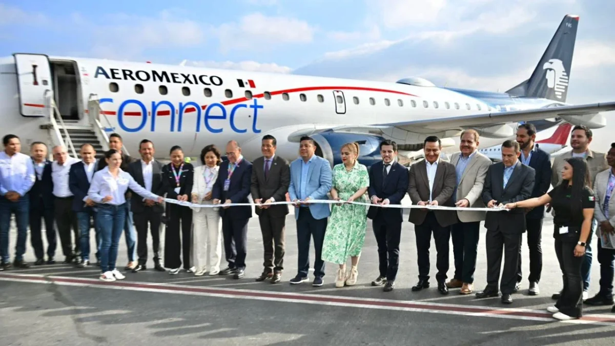 El gobernador local, Ricardo Gallardo, inauguró la nueva ruta aérea San Luis Potosí-Atlanta.