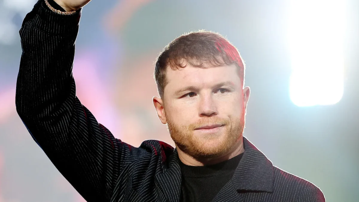 Durante la ceremonia de presentación oficial de la pelea entre Saúl Canelo Álvarez y Terence Crawford, hubo algunas molestias que derivaron en empujones.