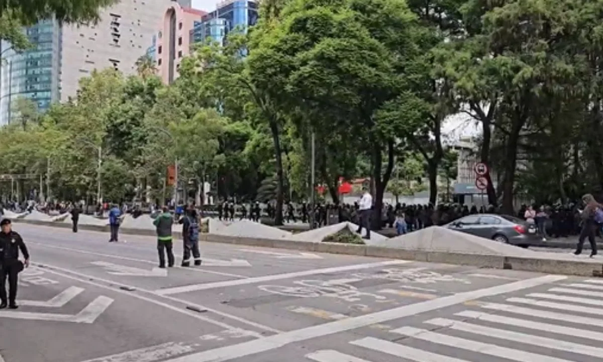 Repartidores por app levantan bloqueo en Reforma y acuerdan mesa de diálogo
