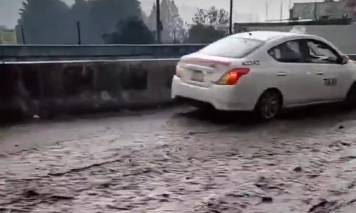 Se reportaron inundaciones y afectaciones viales en la carretera México-Toluca.