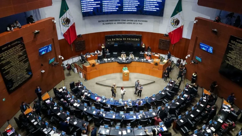 Senado legaliza fast track para periodo extraordinario. Noticias en tiempo real