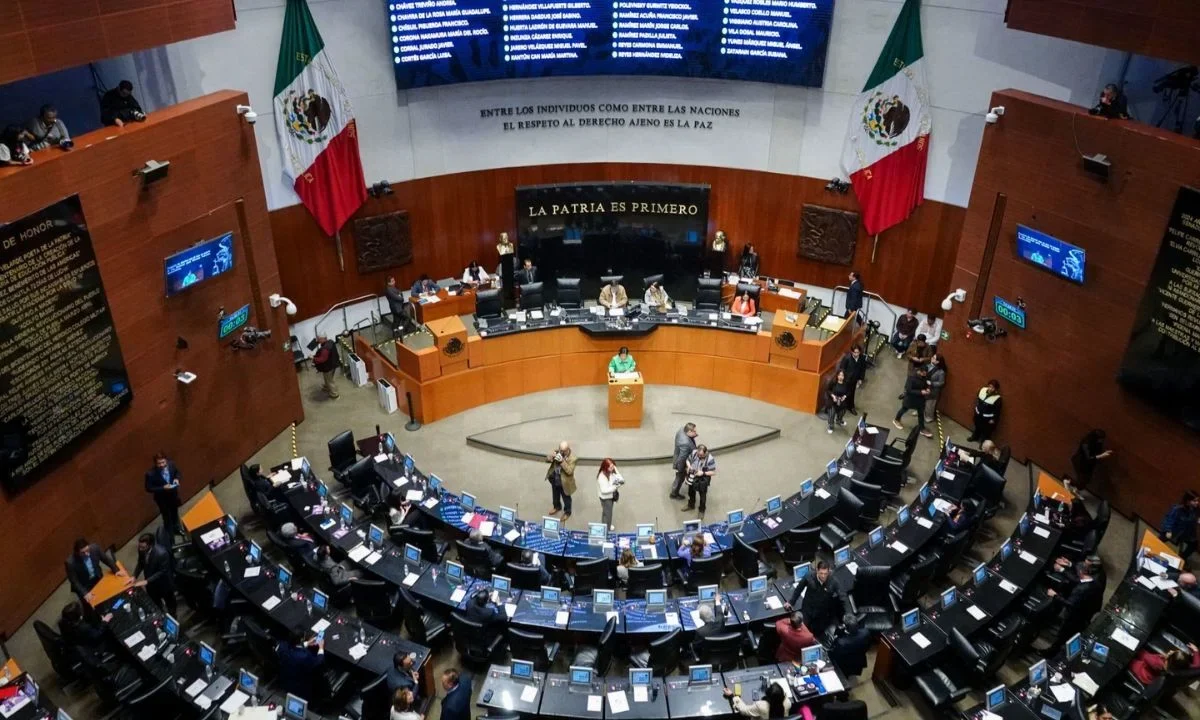 El Senado de la República legaliza fast track para periodo extraordinario.