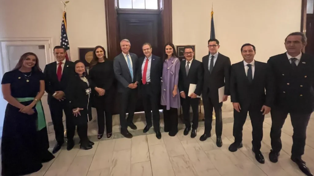 Senadores mexicanos se reunieron con homólogos de EU para tratar el tema de los impuesto a remesas.