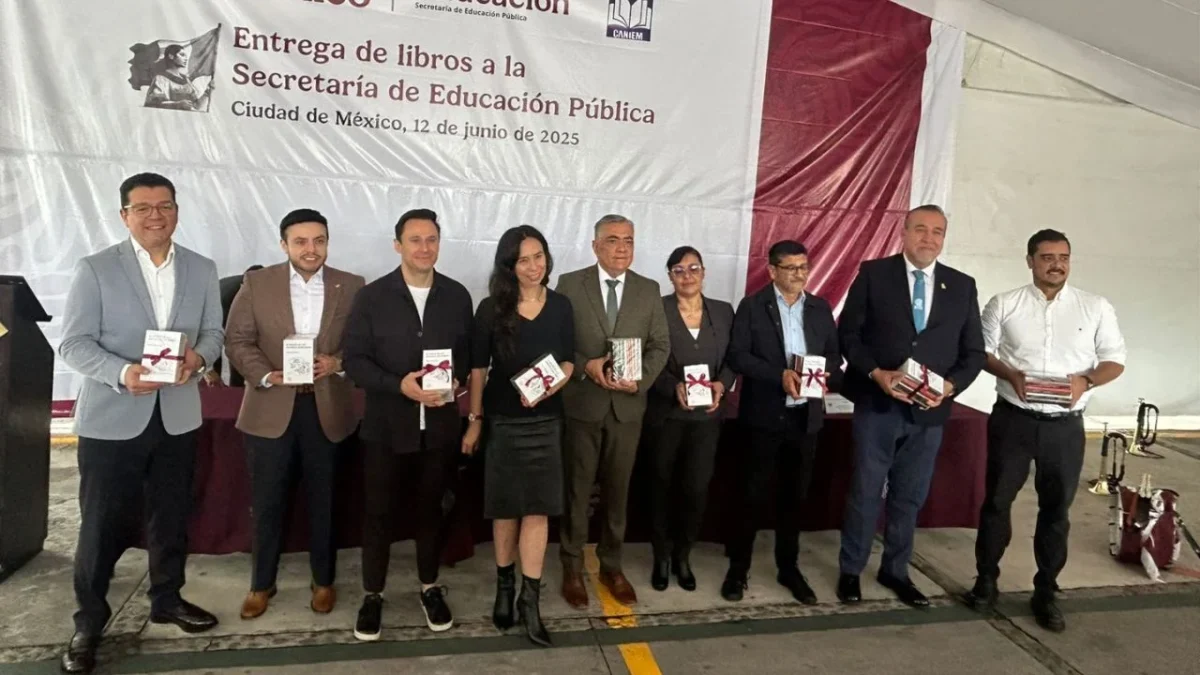 La Secretaría de Educación Pública (SEP) recibió una donación de 13 mil 560 libros de la Canieti.