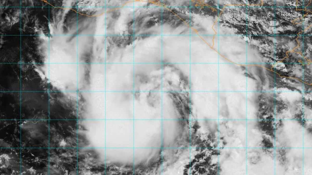 La presidenta Sheinbaum pidió a Guerrero y Oaxaca estar alertas ante arribo de la tormenta tropical "Erick".