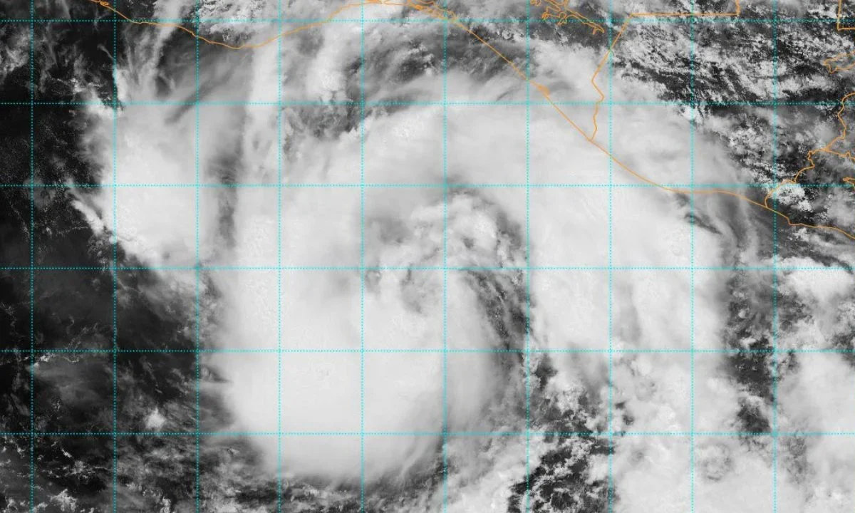 La presidenta Sheinbaum pidió a Guerrero y Oaxaca estar alertas ante arribo de la tormenta tropical "Erick".