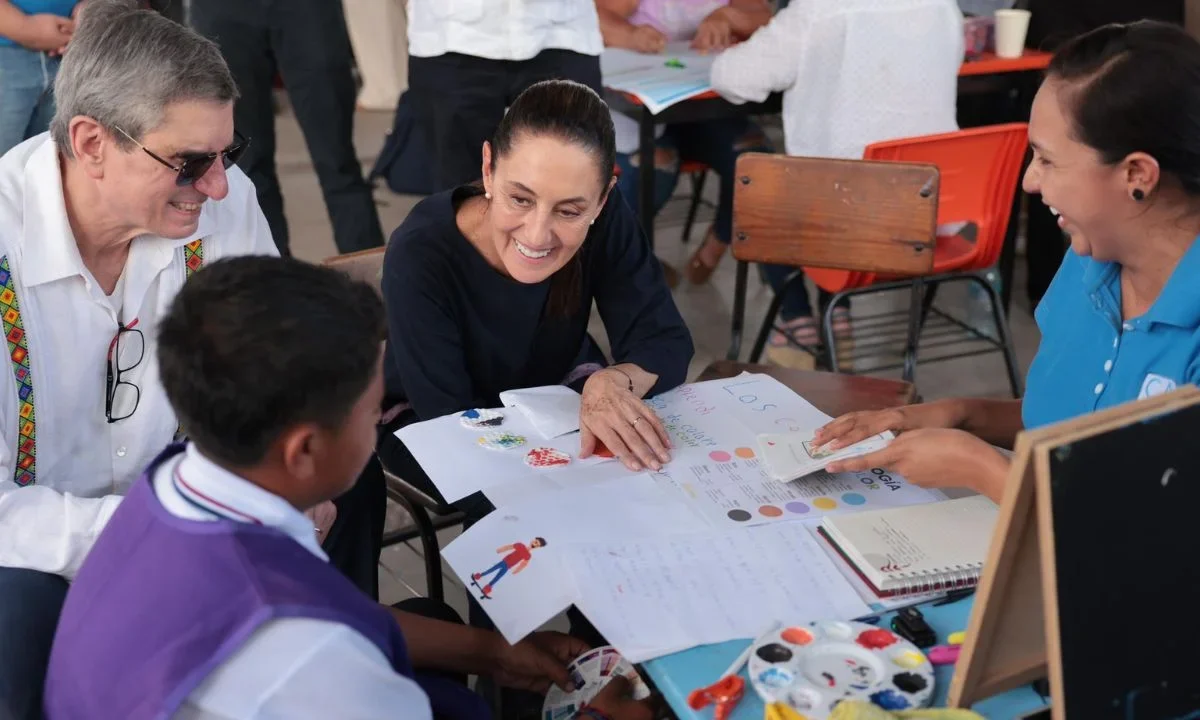 Claudia Sheinbaum visitó este sábado una escuela primaria en Tecomán, Colima donde conoció el método de comunidades de aprendizaje.