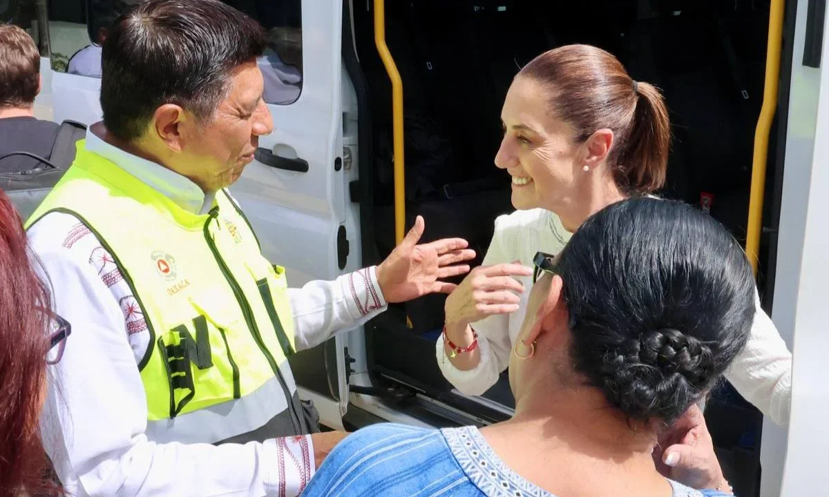 Claudia Sheinbaum y Salomón Jara encabezaron una reunión de evaluación en la sede del 54 Batallón de Infantería con sede en Puerto Escondido.