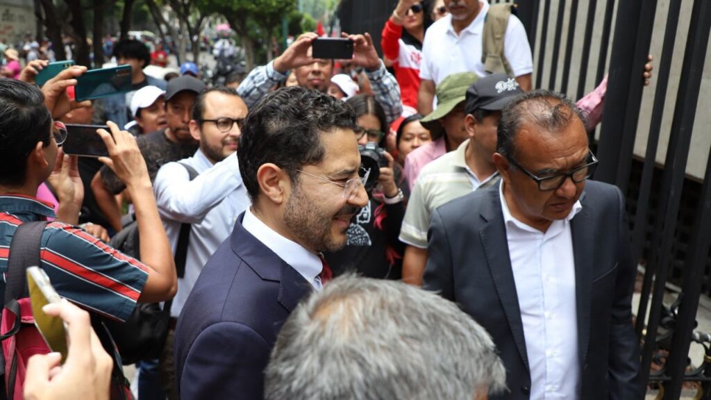 Sin acuerdos, sólo disposición al diálogo en reunión entre Gobierno y CNTE.