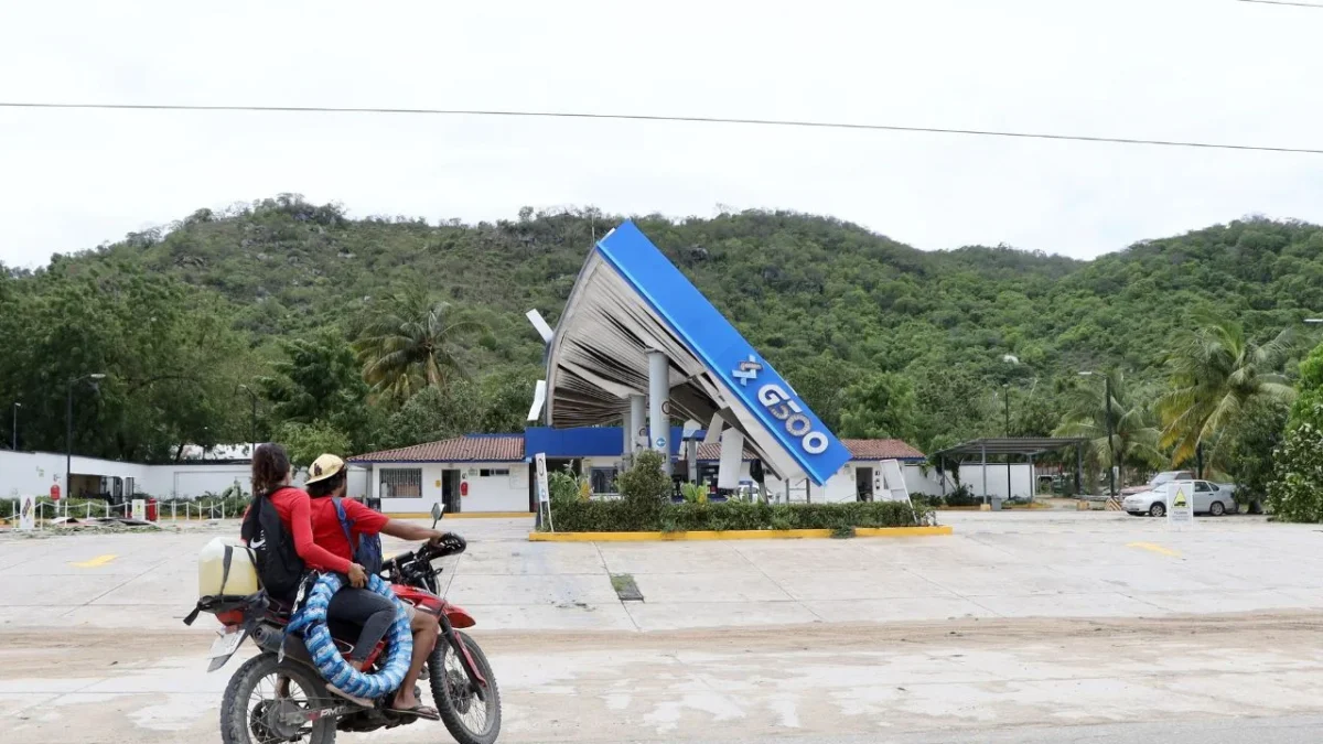 Daños a infraestructura de electricidad, caminos, salud, viviendas y comercios se registraron en las costas oaxaqueñas.