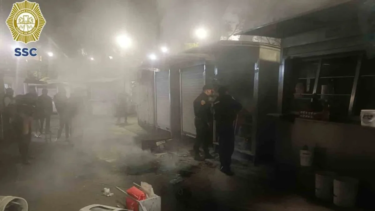 Elementos de la PBI sofocaron un conato de incendio en un puesto semifijo ubicado en calles de la alcaldía Álvaro Obregón.