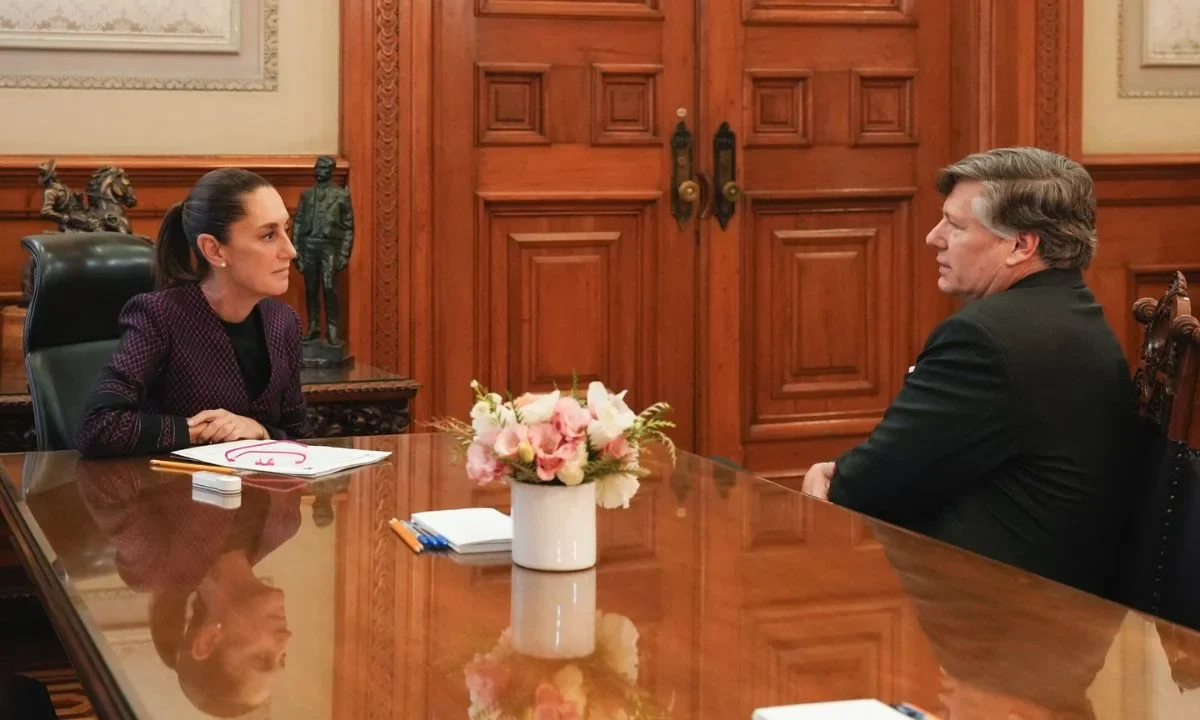 Sostienen Sheinbaum y Christopher Landau reunión en Palacio Nacional