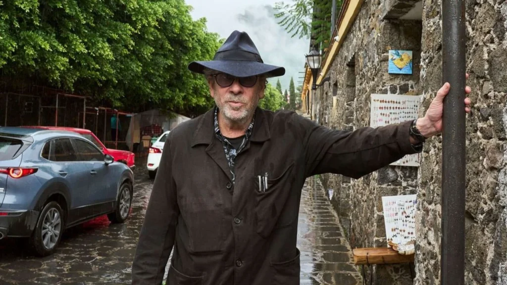 Tim Burton de paseo por Tepoztlán antes de inaugurar su exposición en la CDMX. Noticias en tiempo real