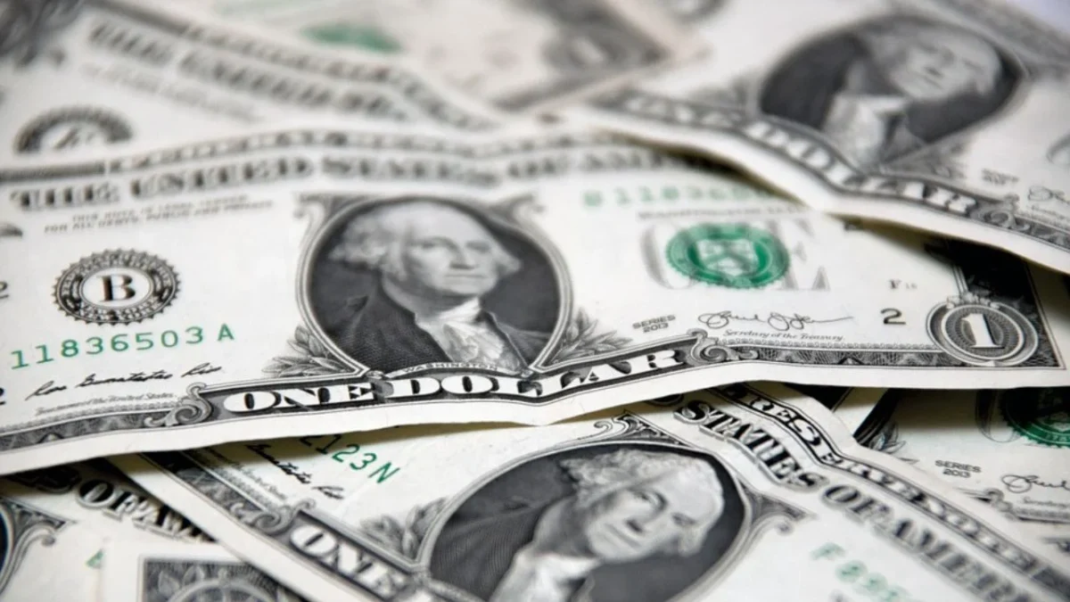 La moneda mexicana cerró la sesión con una apreciación de 0.19% o 3.6 centavos, cotizando alrededor de 19.15 pesos por dólar.