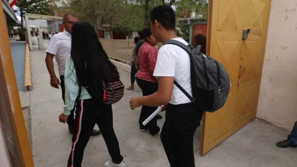 Todos los estudiantes de secundaria pública reciben Beca Rita Cetina: SEP. Noticias en tiempo real