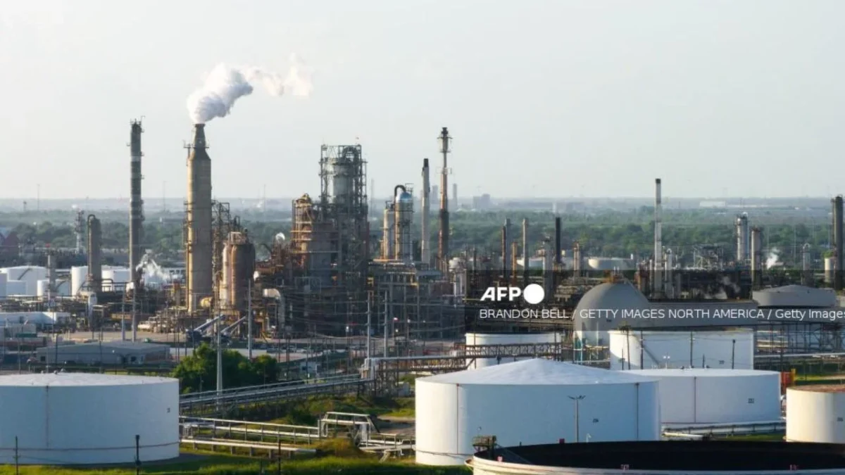 Tras ataque a Irán, Trump pide mantener los precios del petróleo