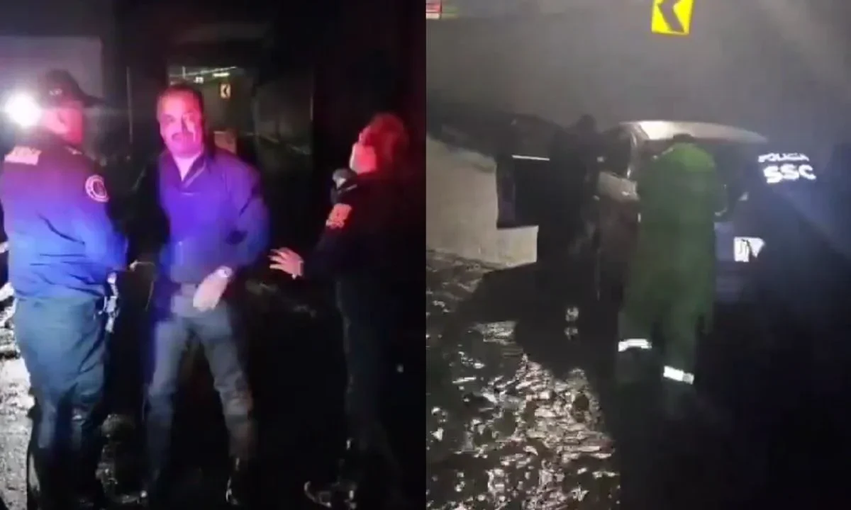 Autoridades capitalinas rescatan a conductor varado en el bajopuente de Periférico.