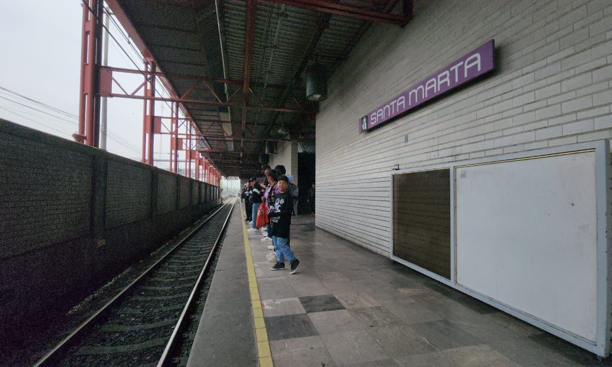 Tras más de 10 horas, reanudan servicio en la Línea A