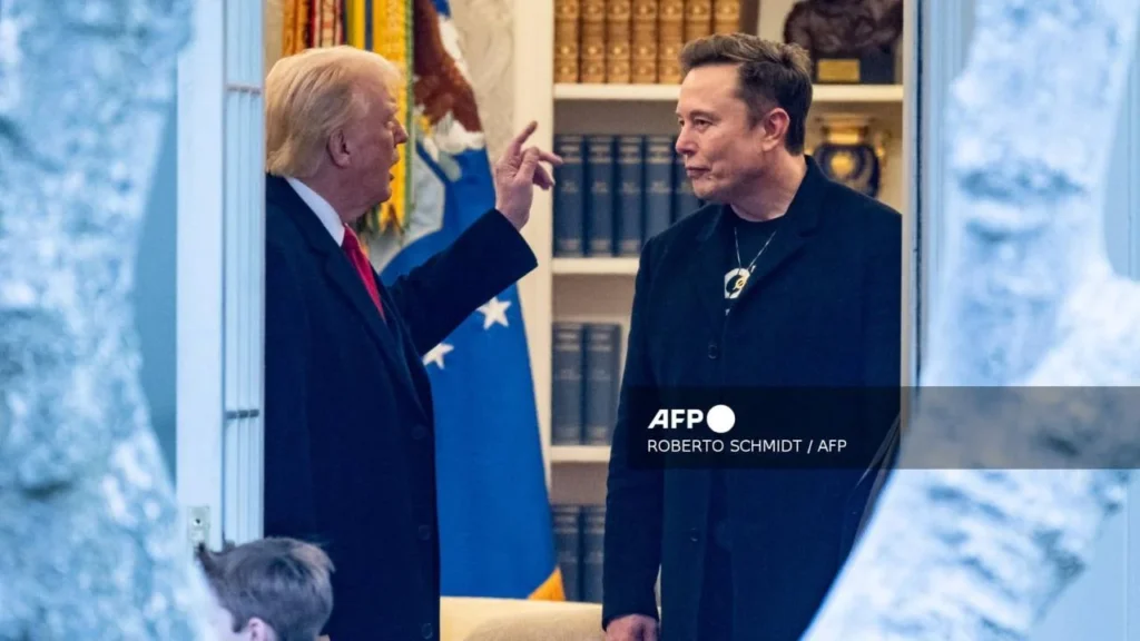 Trump y Musk mantienen un intenso debate por la ley presupuestaria del presidente de EU.