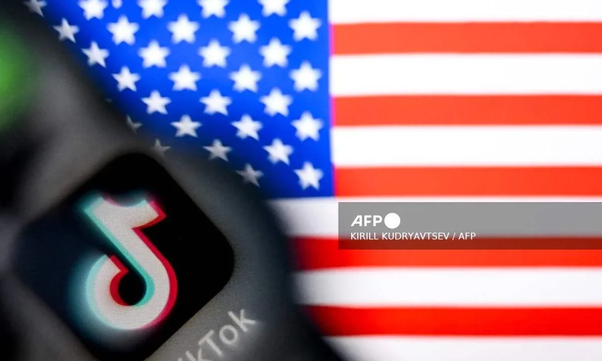 El presidente Donald Trump aplazó 90 días el plazo para la venta de la red social TikTok.