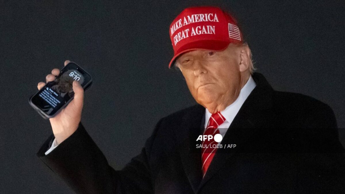 Donald Trump anunció que multará al estado de California por permitir a una atleta trans participar en competencia de atletismo femenil.