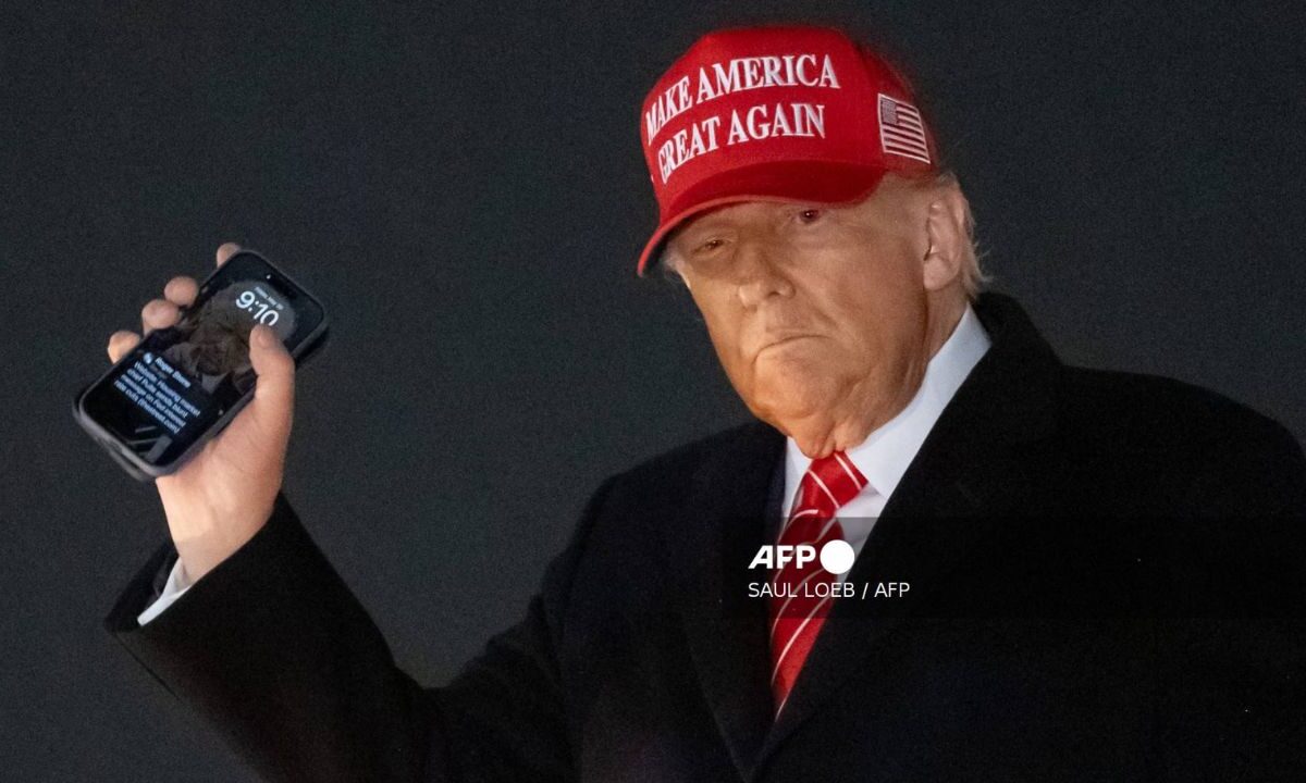 Donald Trump anunció que multará al estado de California por permitir a una atleta trans participar en competencia de atletismo femenil.