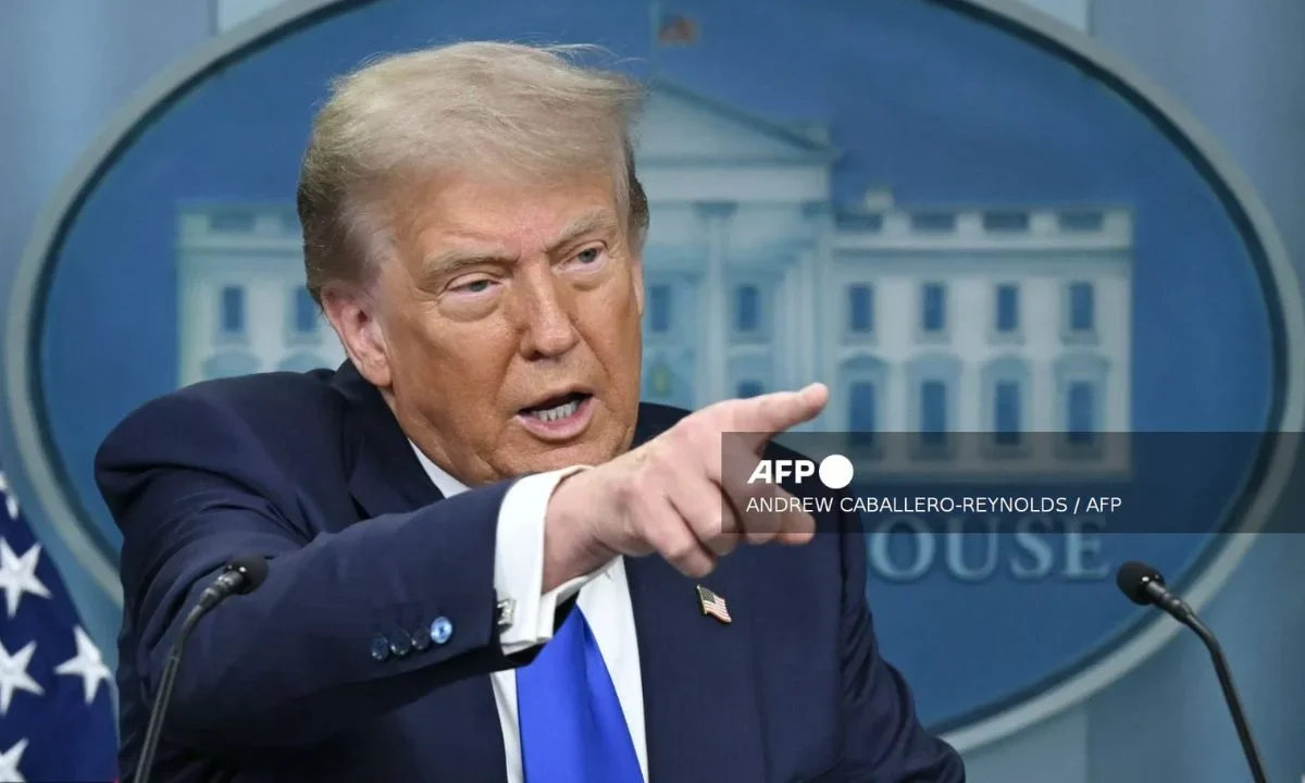 Donald Trump declaró que considerará "sin duda" bombardear de nuevo Irán, si inteligencia concluyen que continúa con actividades nucleares.