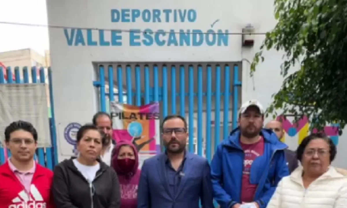 Vecinos de la Escandón exigen entrega de deportivo público a la alcaldía Miguel Hidalgo.