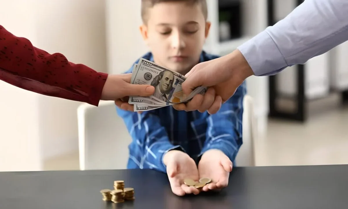 La pensión alimenticia en México también puede cubrir otros gastos necesarios para el cuidado de los hijos, como ropa, transporte, actividades extracurriculares