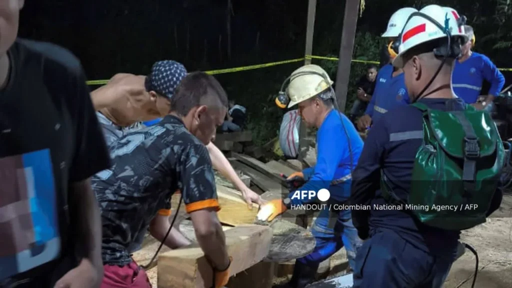 18 trabajadores atrapados por accidente en una mina en Colombia. Noticias en tiempo real
