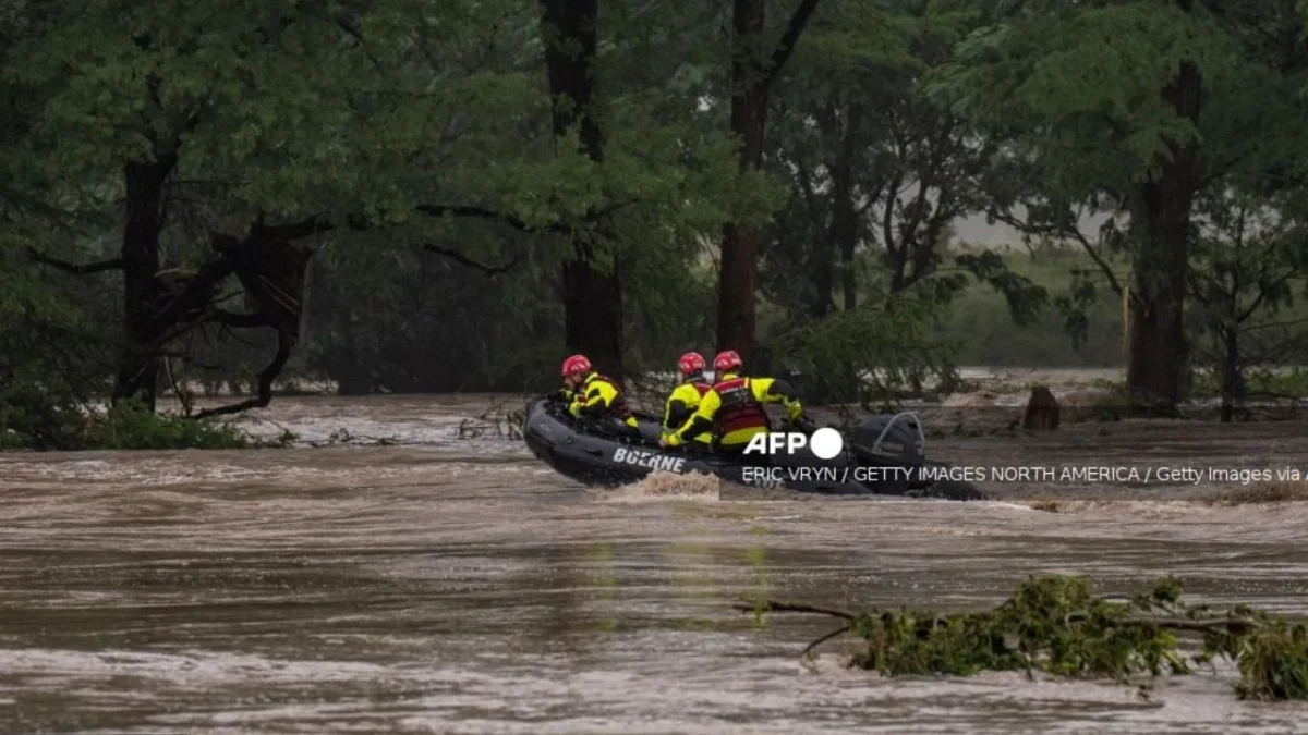 Las lluvias torrenciales en Texas han dejado al menos 24 personas muertas y menores desaparecidas, ya hay declaratoria de emergencia.
