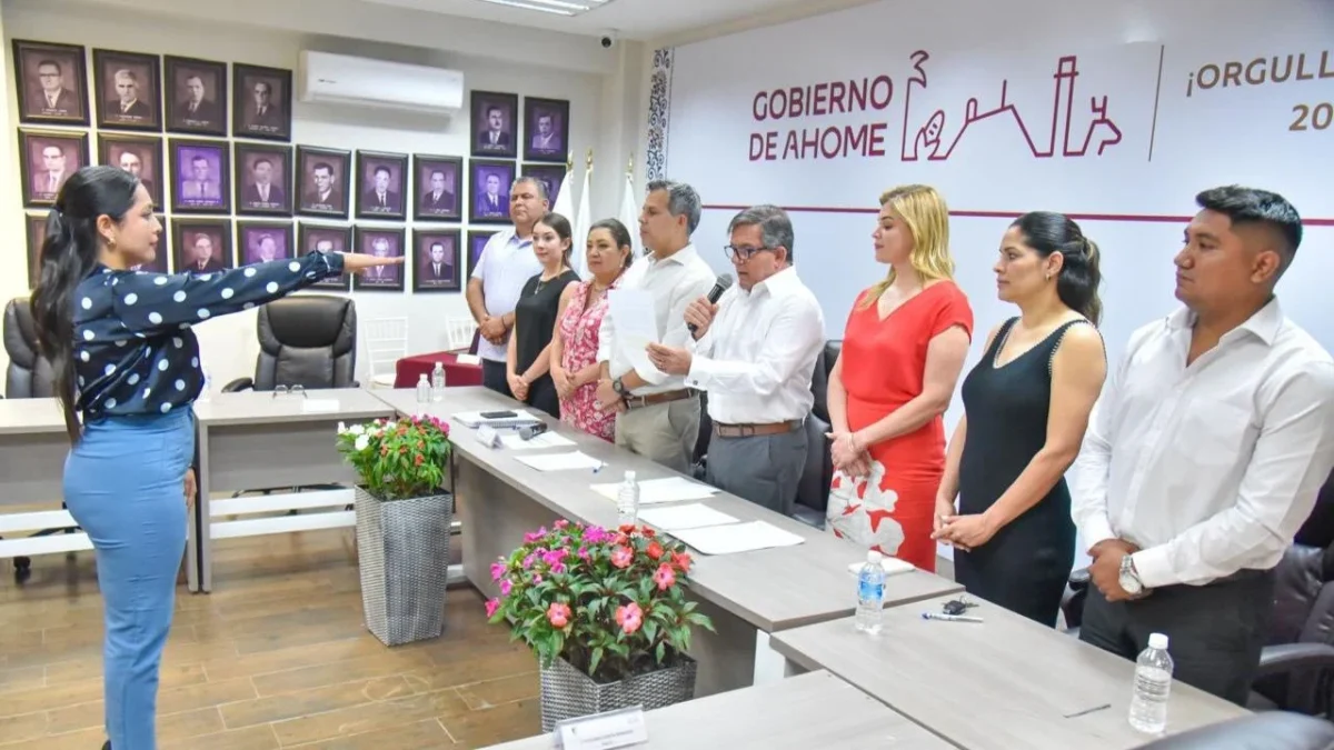 El pasado 1 de mayo, el cabildo Ahomense aprobó y designó a Rosa Margarita Velázquez, como presidenta municipal provisional