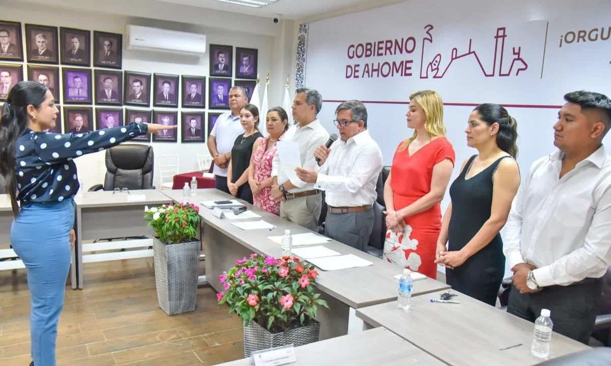 El pasado 1 de mayo, el cabildo Ahomense aprobó y designó a Rosa Margarita Velázquez, como presidenta municipal provisional