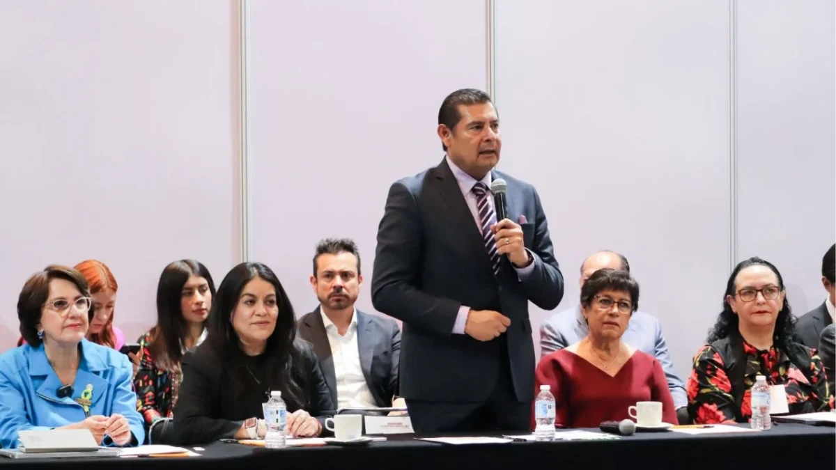 Silvia Tanus acompañó al gobernador Armenta al Foro 