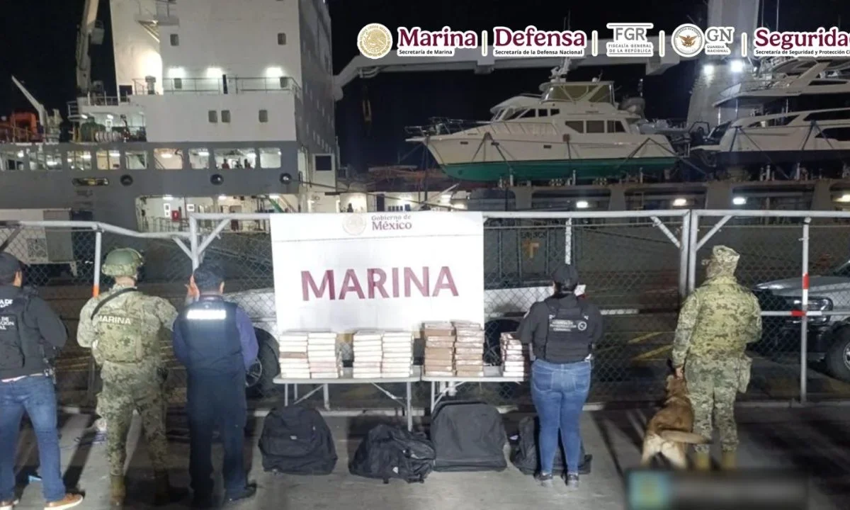 Secretaria de Marina encuentra y asegura 4 maletas con los paquetes de cocaína (cerca de 200 kilos)