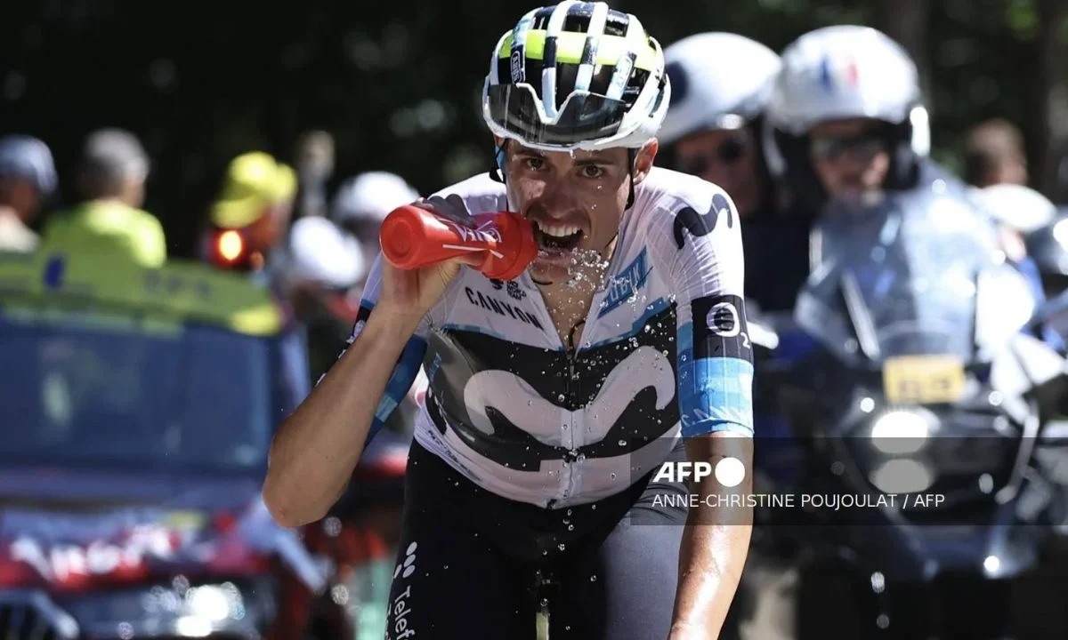 El ciclista español del Movistar Team Enric Mas pedalea en la ascensión al Mont Ventoux durante la 16ª etapa de la 112ª edición del Tour de Francia