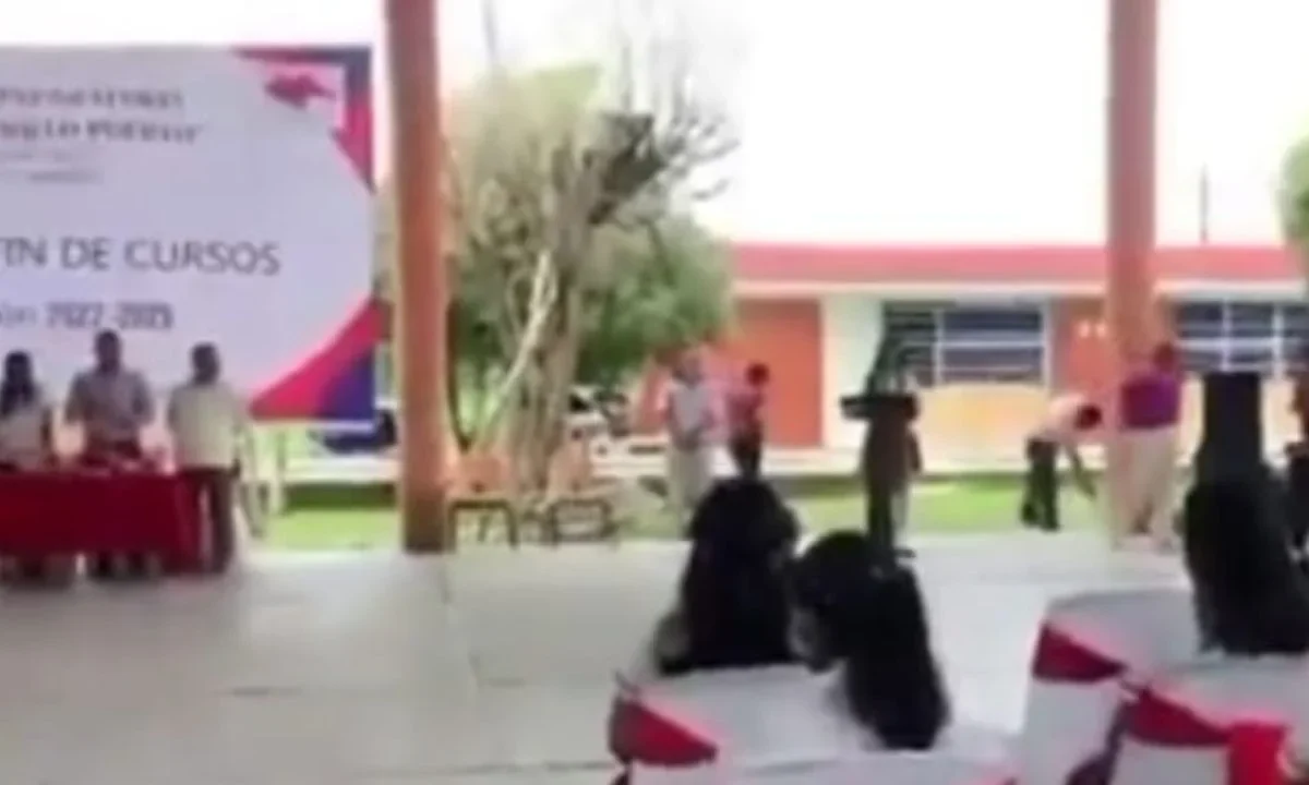 En plena graduación, alumna denuncia acoso sexual de maestros en preparatoria de Chiapas