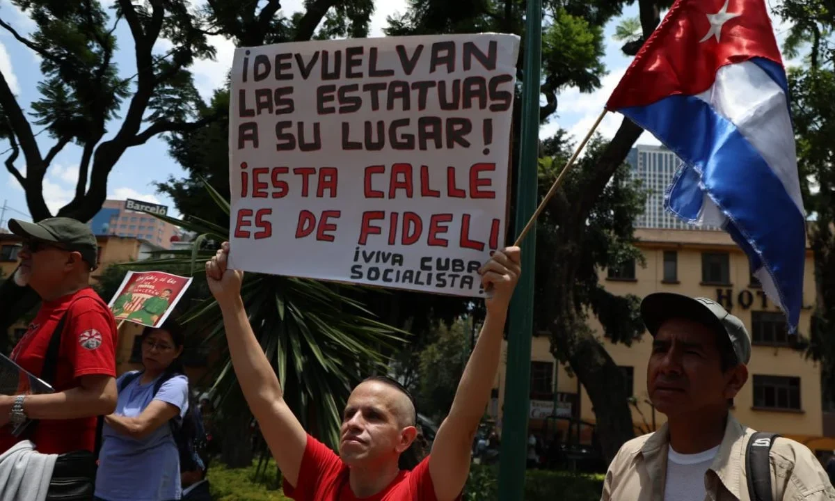 Exigen reinstauración de estatuas de Fidel Castro y el Che y sanción a Rojo de la Vega