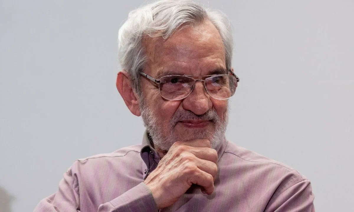 El fotógrafo Rodrigo Moya falleció a los 91 años en su casa de Cuernavaca. Moya dedicó su lente a capturar las desigualdades sociales, las luchas populares y los movimientos políticos que marcaron a México y América Latina en las décadas de los 50 y 60.